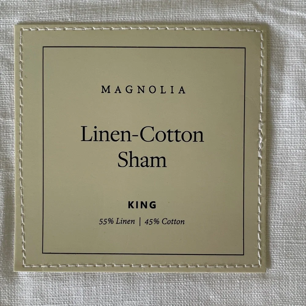 Magnolia beautiful pillow